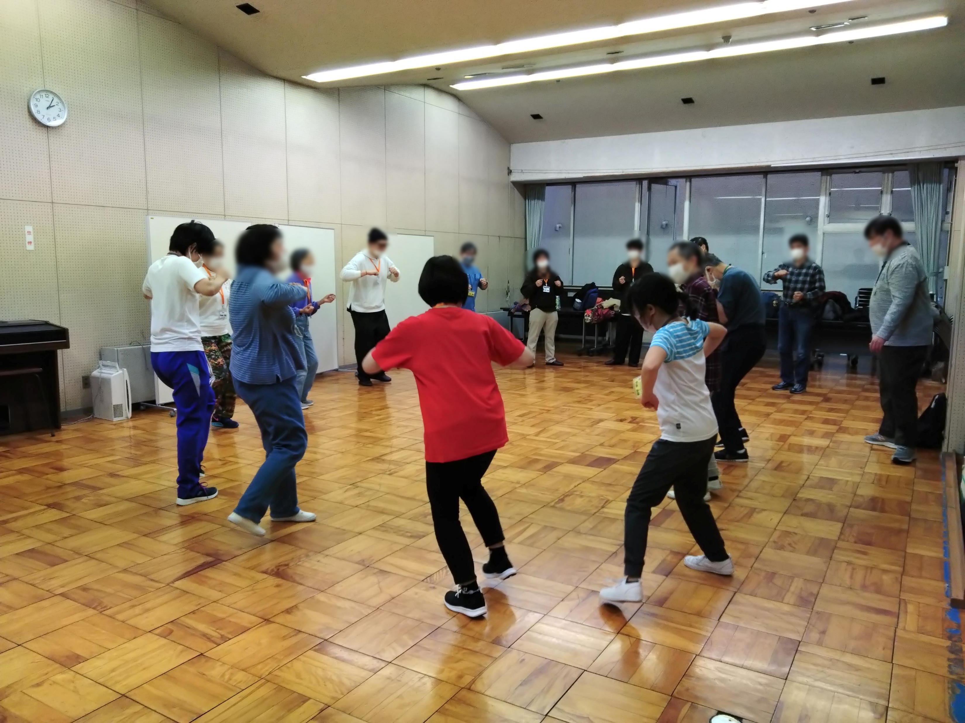 スポーツ大会_ダンス練習.png