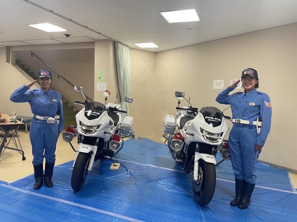 白バイ